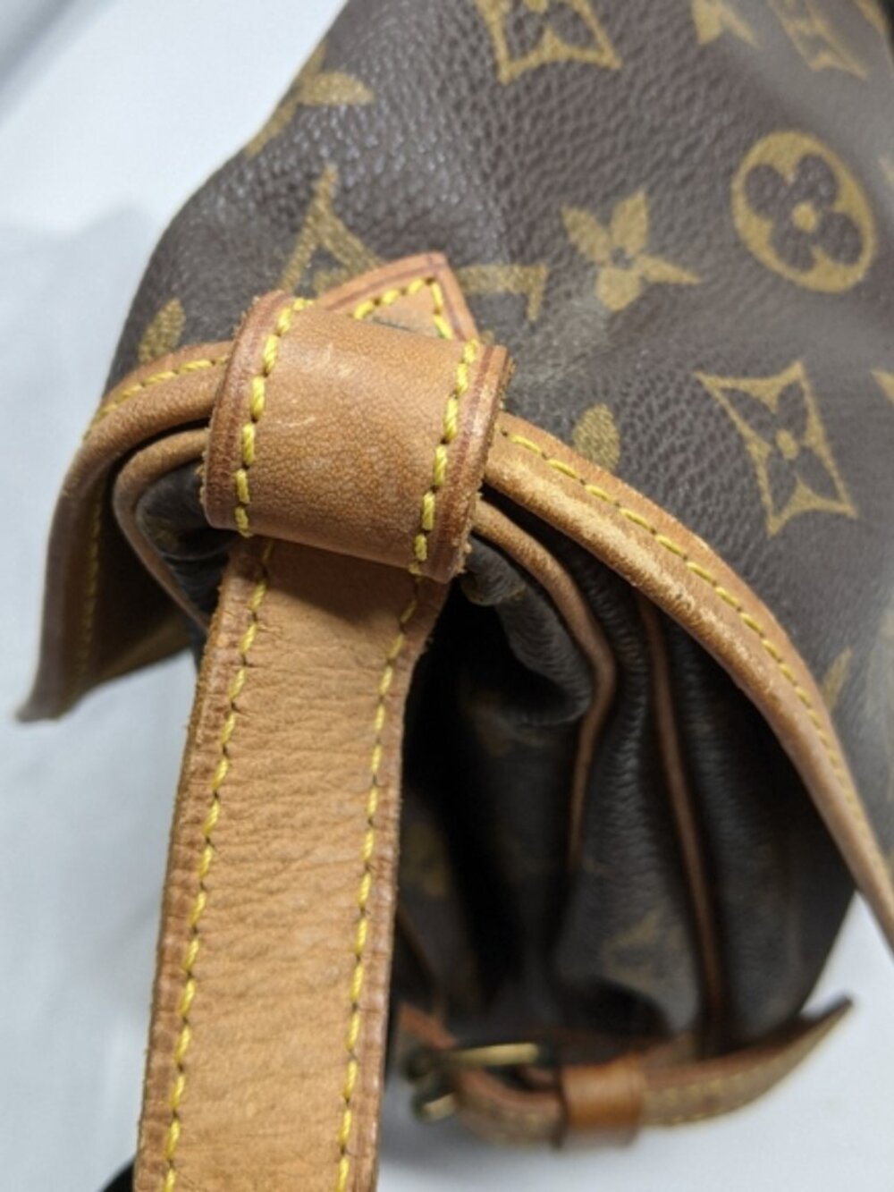 LOUIS VUITTON Monogram Saumur 30 CROSSBODY - Picture 8 of 14